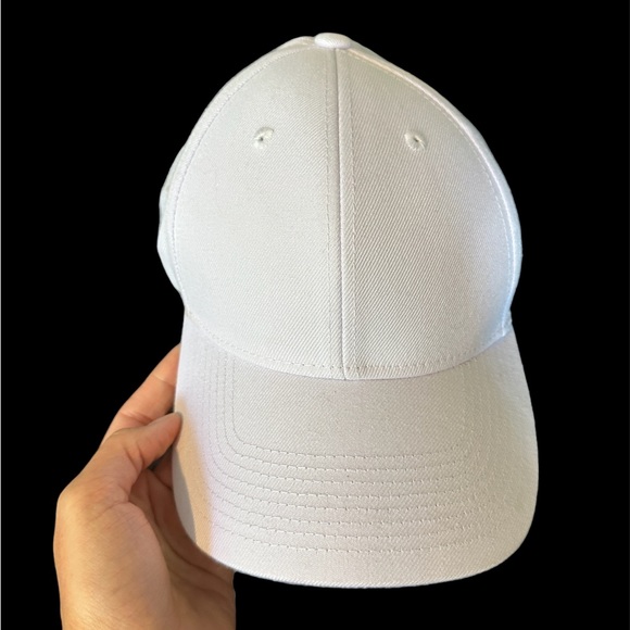 White cap - Picture 2 of 4